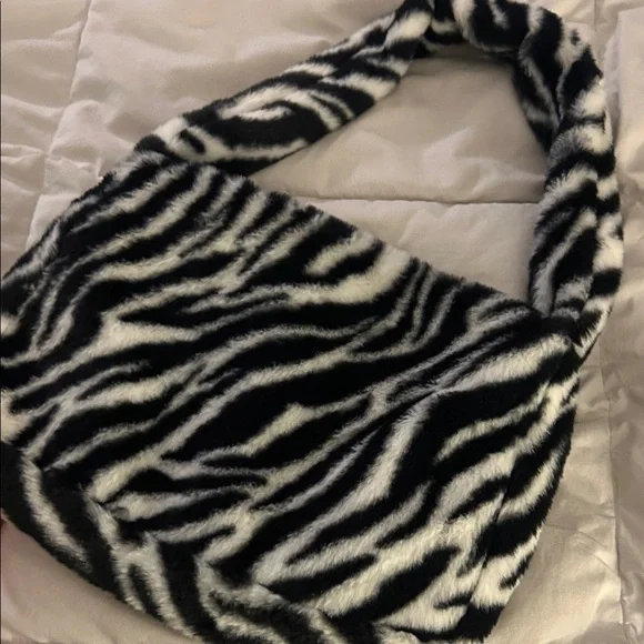 H&M Black and White Faux Fur Shoulder Bag - Picture 4 of 6
